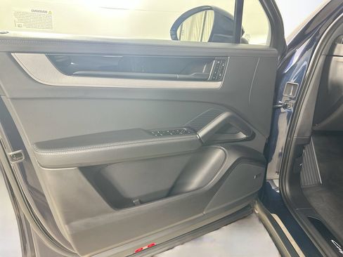Used 2025 Porsche Cayenne E-Hybrid AWD/4WD image 17