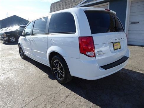 Used 2016 Dodge Grand Caravan SXT image 8