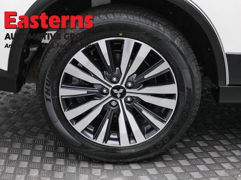 Used 2020 Mitsubishi Outlander ES image 30