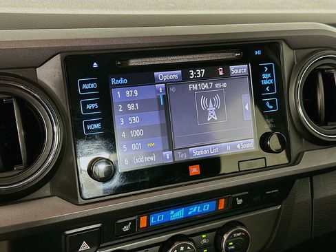 Used 2019 Toyota Tacoma TRD Sport image 21