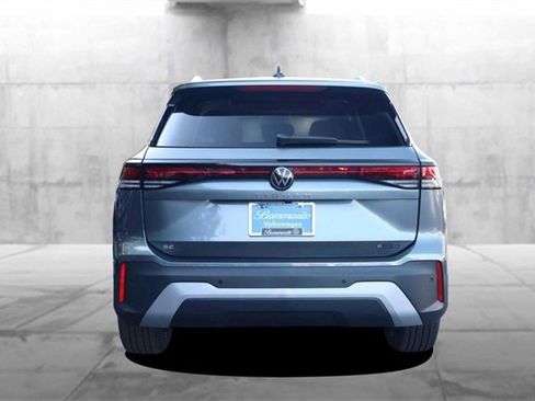 New 2025 Volkswagen Tiguan SE image 5