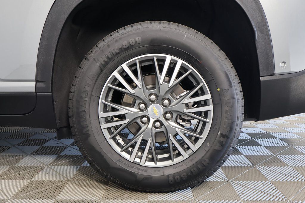 Used 2024 Chevrolet Traverse LT w/ Enhanced Driving Package FWD image 15