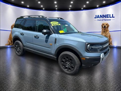 Used 2025 Ford Bronco Sport Badlands w/ Badlands Tech Package AWD/4WD image 3