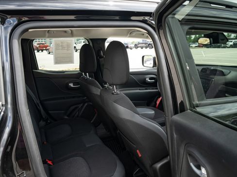 Used 2023 Jeep Renegade Trailhawk AWD/4WD image 20