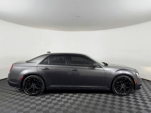 Used 2017 Chrysler 300 S RWD image 7