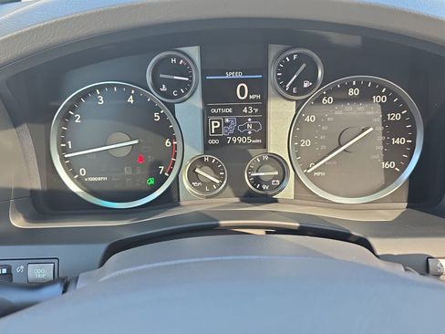 Used 2015 Lexus LX 570 4WD w/ Luxury Package image 19