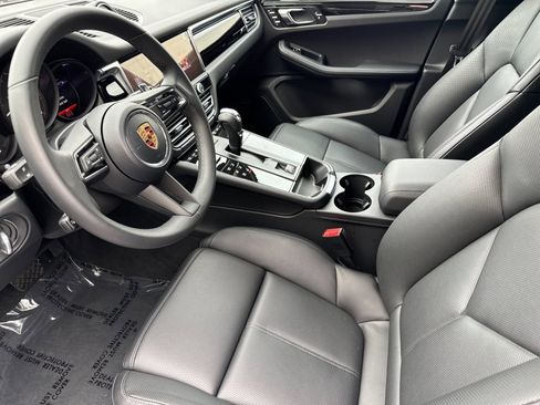 Certified 2026 Porsche Macan AWD/4WD image 4