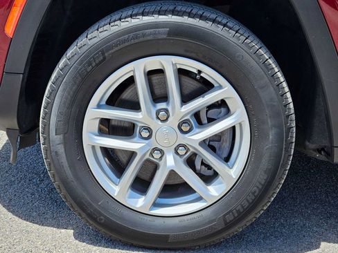 Used 2024 Jeep Grand Cherokee L Laredo RWD image 10