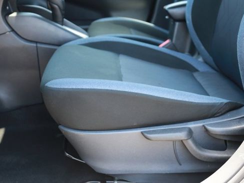 Used 2025 Nissan Versa SV FWD image 10