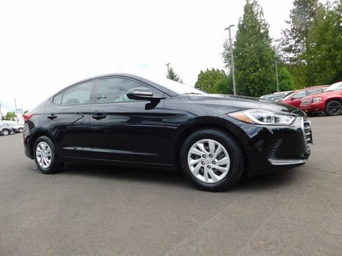 Used 2017 Hyundai Elantra SE FWD image 1