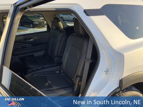 New 2026 Nissan Pathfinder SL w/ SL Premium Package image 10