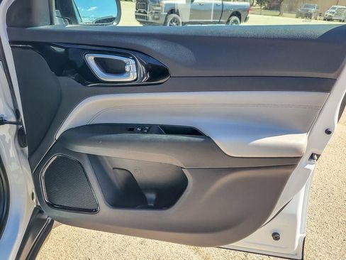 Used 2023 Jeep Compass Limited image 23