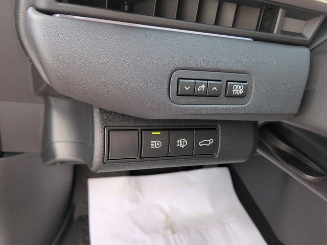 Used 2026 Toyota C-HR AWD/4WD image 19