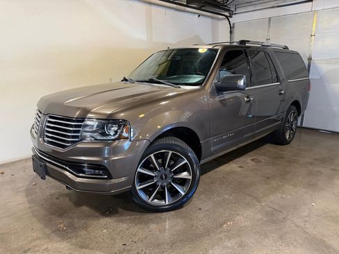 Used 2016 Lincoln Navigator L Reserve image 1