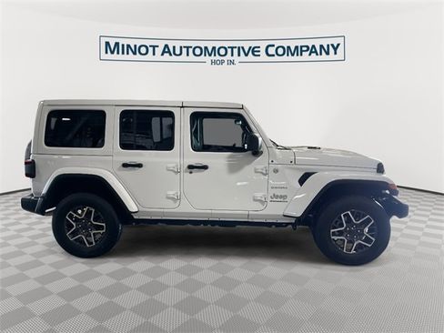 Certified 2024 Jeep Wrangler Sahara image 9