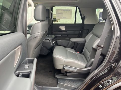 New 2025 Ford Expedition Active image 43