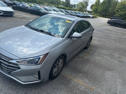 Used 2020 Hyundai Elantra Value Edition w/ Winter Weather Package FWD image 1