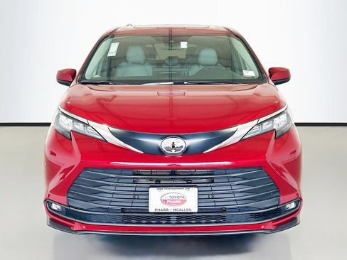 New 2026 Toyota Sienna XLE FWD image 2