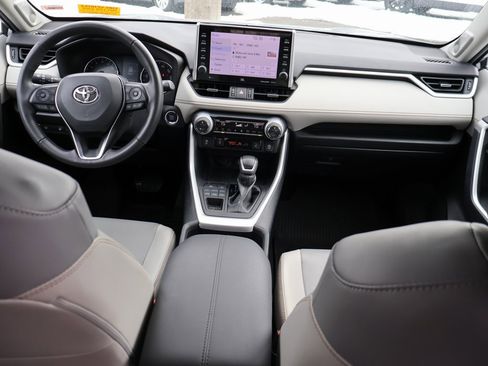 Used 2022 Toyota RAV4 XLE Premium image 13