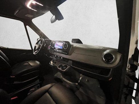 Used 2025 Mercedes-Benz Sprinter 2500 image 18
