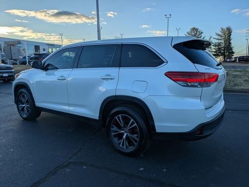 Used 2019 Toyota Highlander LE image 6