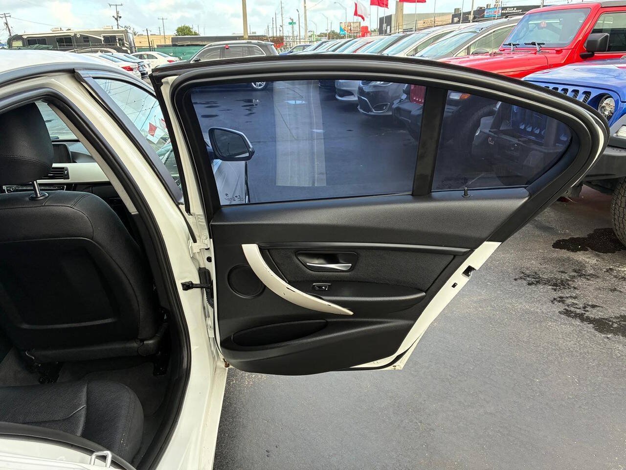 Used 2018 BMW 320i Sedan RWD image 11