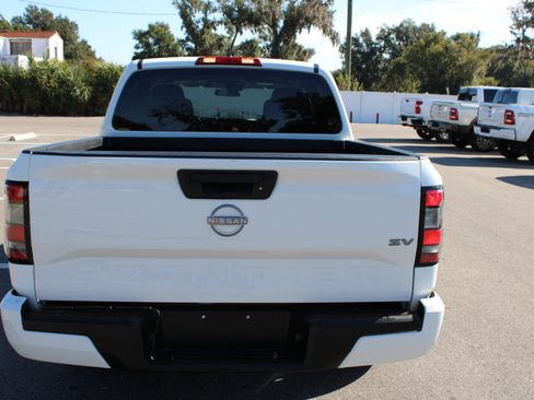 Used 2024 Nissan Frontier SV image 5
