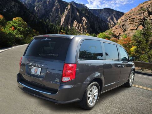 Used 2019 Dodge Grand Caravan SXT FWD image 3