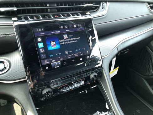 New 2025 Jeep Grand Cherokee Laredo X w/ Luxury Tech Group I image 20