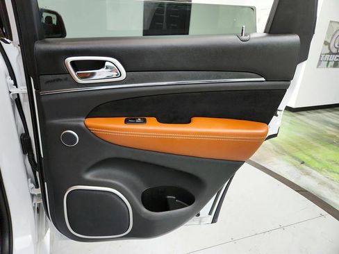 Used 2016 Jeep Grand Cherokee SRT image 31