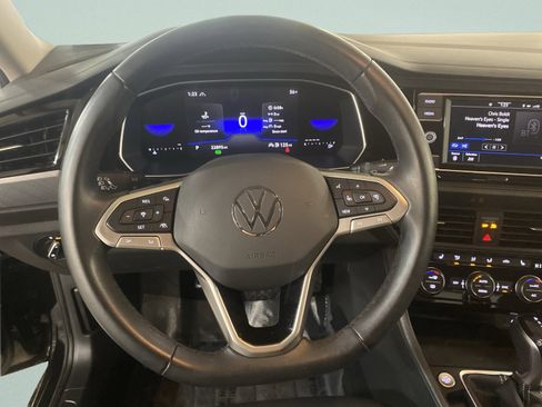 Used 2024 Volkswagen Jetta SE image 18