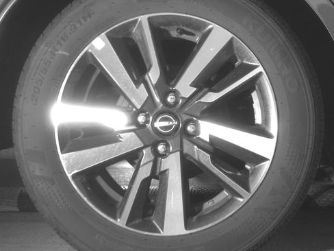 Used 2025 Nissan Versa SV image 15