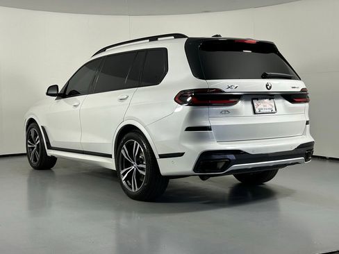 Used 2025 BMW X7 xDrive40i w/ M Sport Package AWD/4WD image 5