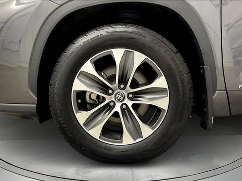 Used 2021 Toyota Highlander XLE image 10