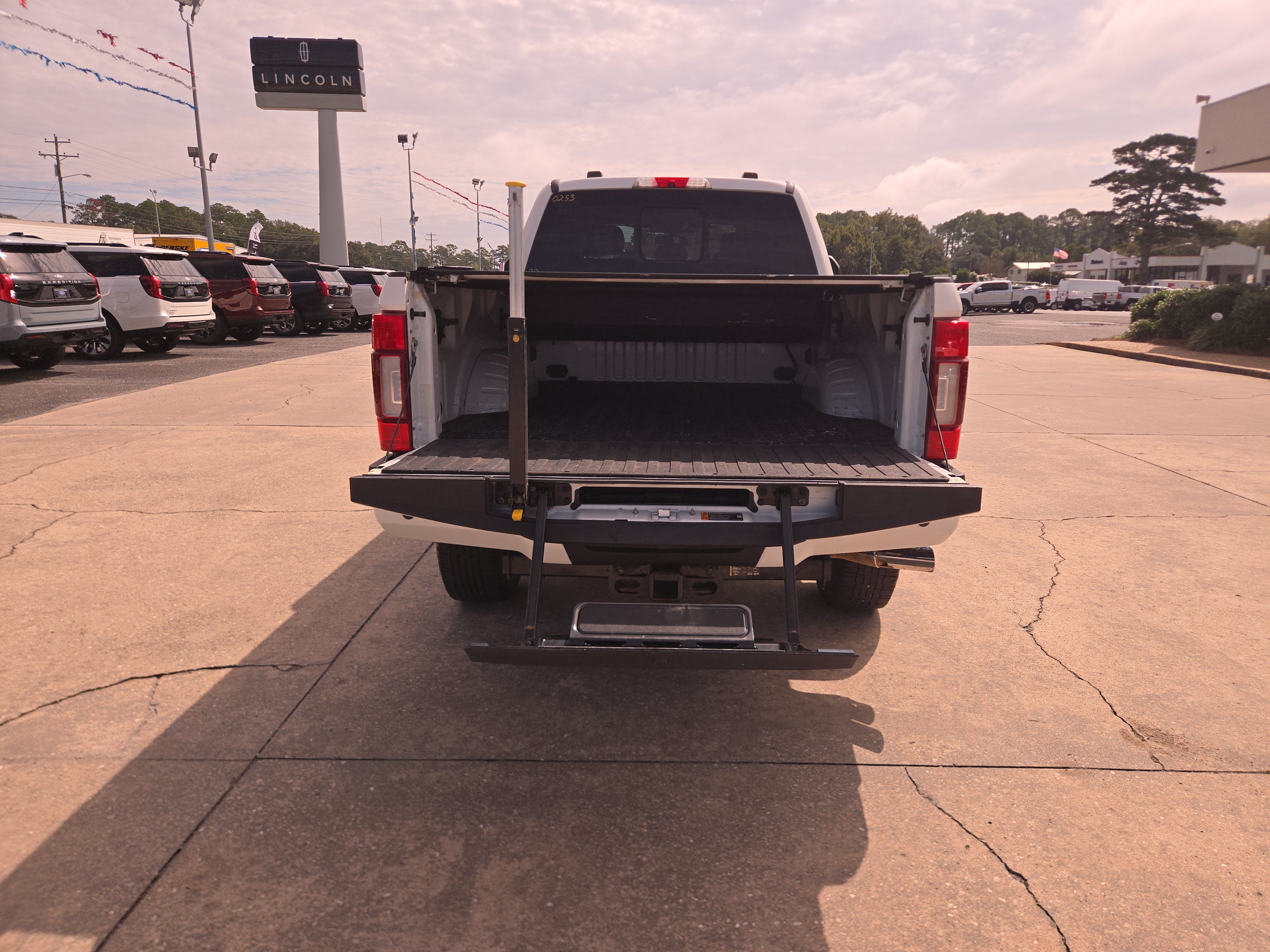 Used 2020 Ford F250 Platinum w/ FX4 Off-Road Package AWD/4WD image 28