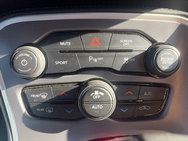 Used 2022 Dodge Challenger SXT w/ Driver Convenience Group RWD image 23