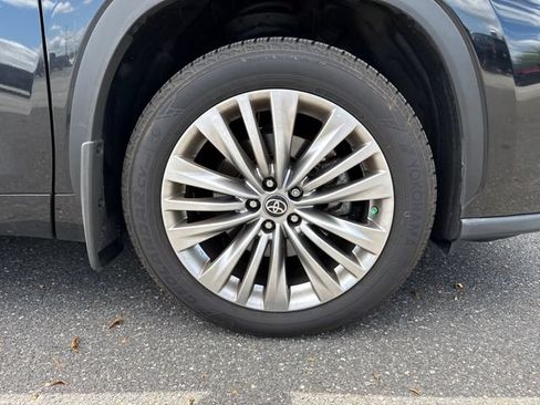 Used 2023 Toyota Highlander Platinum AWD/4WD image 11