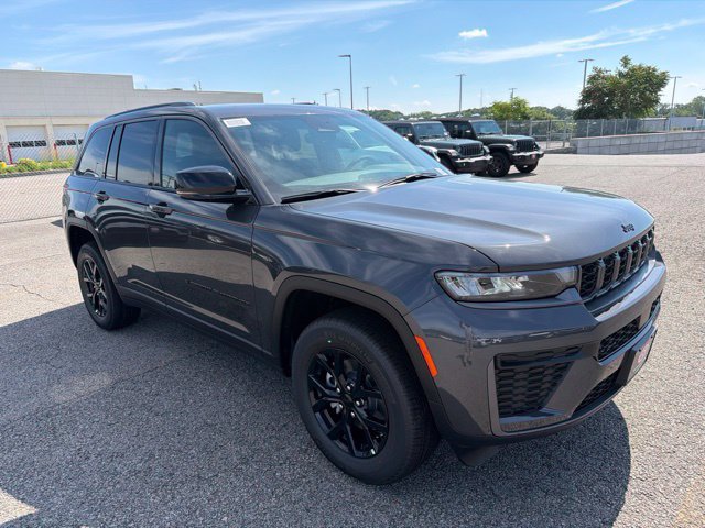 New 2026 Jeep Grand Cherokee Altitude AWD/4WD image 1