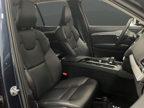 Used 2023 Volvo XC90 B5 Core AWD/4WD image 25
