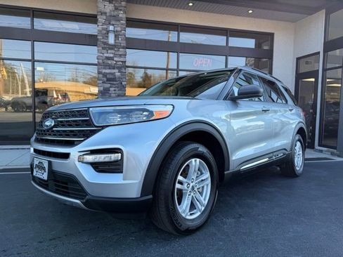 Used 2023 Ford Explorer XLT w/ Equipment Group 202A image 13