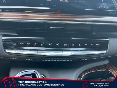 Used 2024 Cadillac Escalade ESV Premium Luxury AWD/4WD image 25