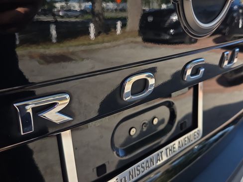Used 2023 Nissan Rogue S FWD image 31