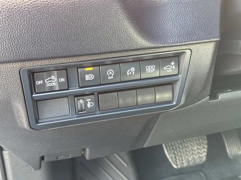 Used 2025 Toyota Tundra SR5 w/ SR5 Convenience Package AWD/4WD image 31