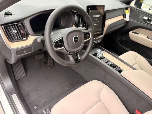 Used 2026 Volvo XC60 B5 Plus w/ Climate Package AWD/4WD image 4