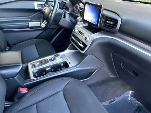 Certified 2022 Ford Explorer XLT w/ Class IV Trailer Tow Package image 18