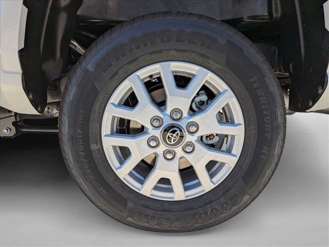 Used 2025 Toyota Tacoma SR5 AWD/4WD image 10