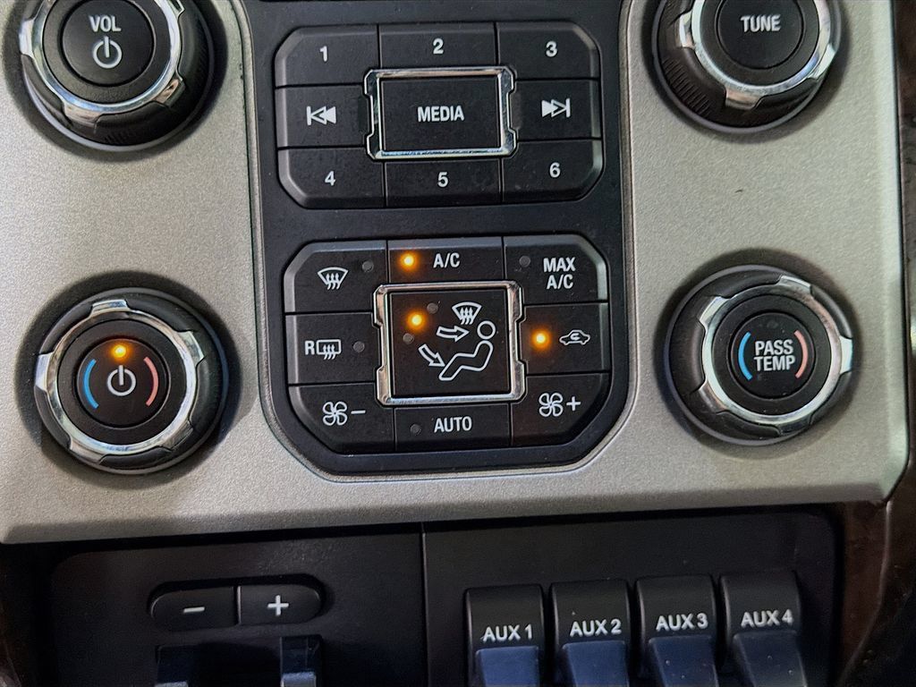 Used 2016 Ford F350 Platinum w/ FX4 Off-Road Package AWD/4WD image 17