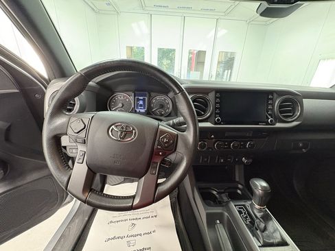 Used 2022 Toyota Tacoma TRD Off-Road image 7
