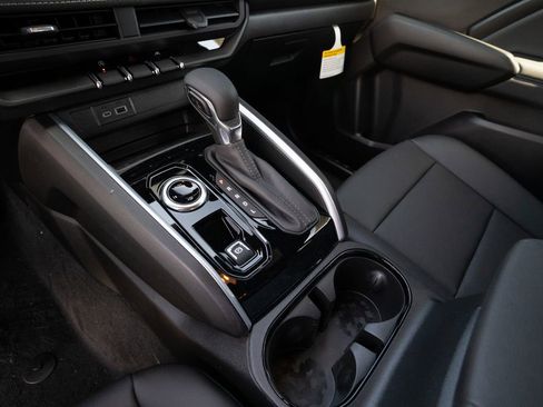 New 2025 Chevrolet Colorado LT w/ LT Convenience Package image 17