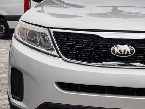 Used 2014 Kia Sorento LX FWD image 12